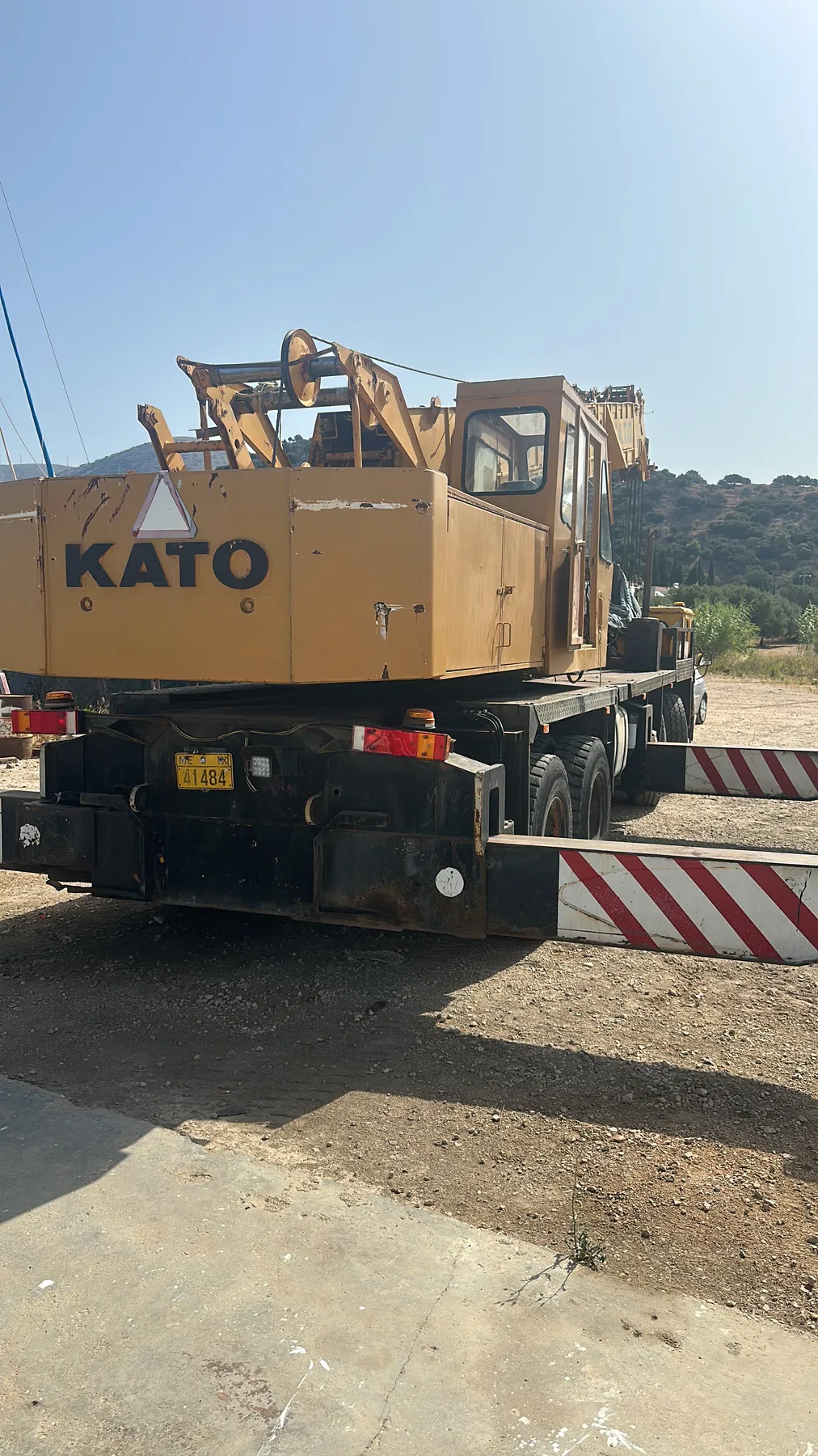 Bateau endommagé SANKARA — grue et opération de levage lors de la sortie d’eau du 28 juillet 2026.