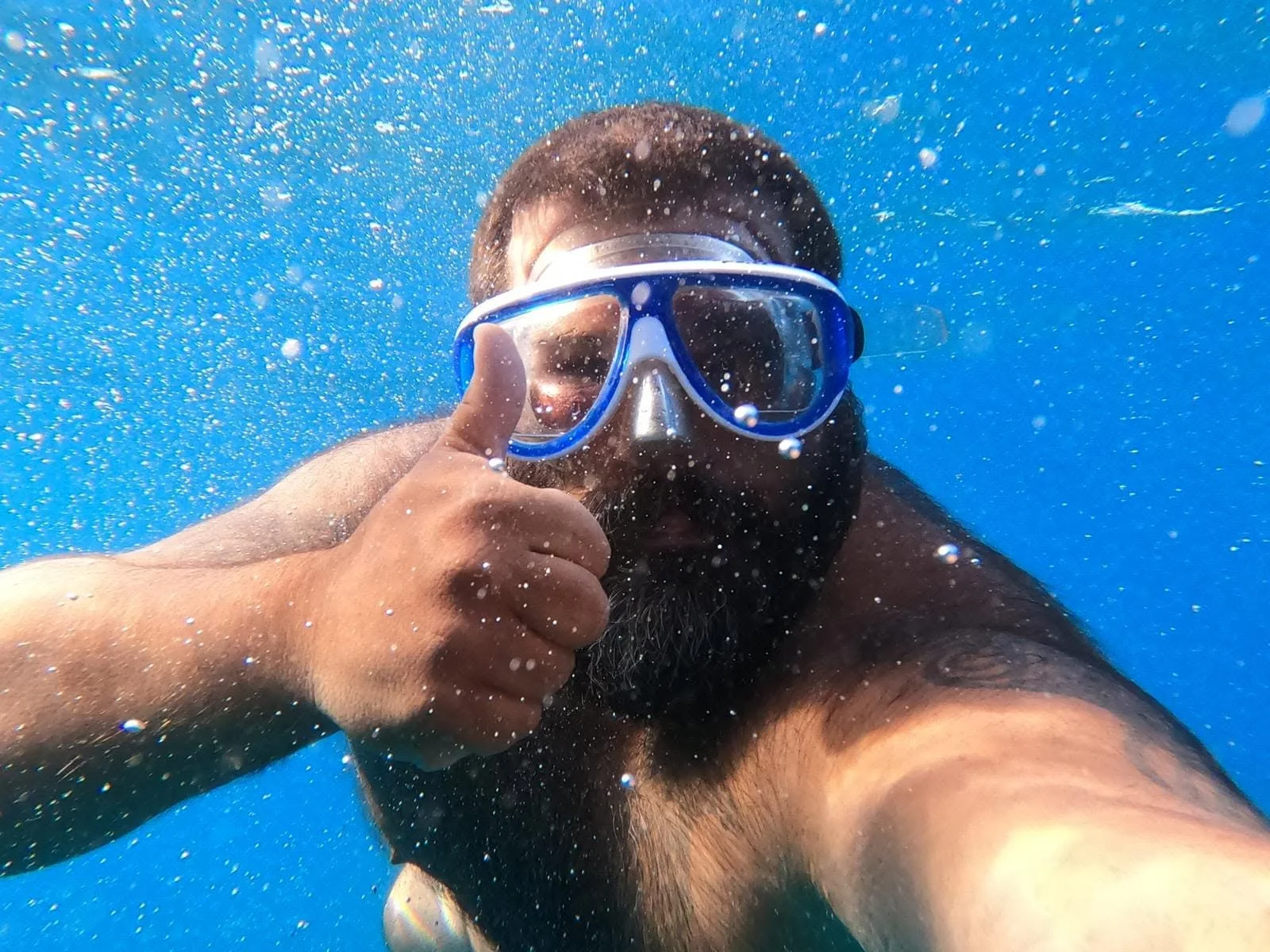 Stefan beim Schwimmen vor der Kollision